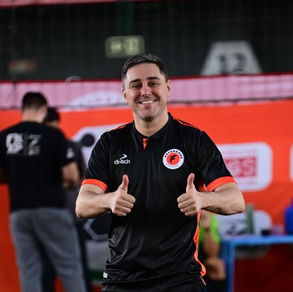 Após saída de Kaká, Professor também anuncia afastamento e aumenta clima de incerteza no clube